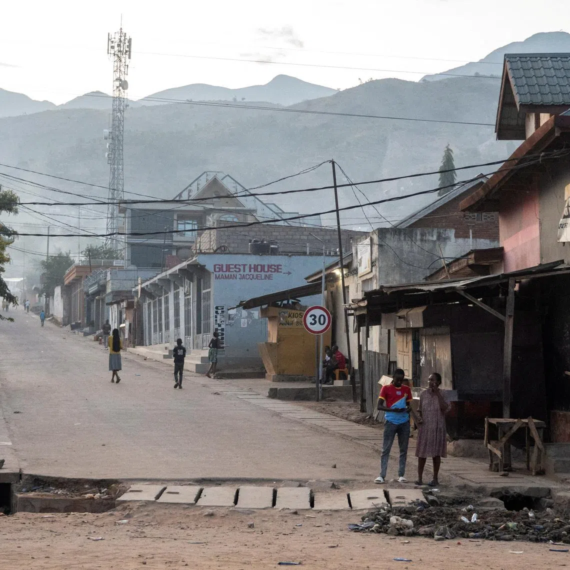 FILE PHOTO: Congolese civilians walk after returning to their homes following displacement during renewed clashes between Alliance Fleuve Congo AFC/M23 and the Armed Forces of the Democratic Republic of the Congo (FARDC), in Uvira town, South Kivu province, in the Democratic Republic of Congo December 13, 2025. REUTERS/Stringer/File Photo