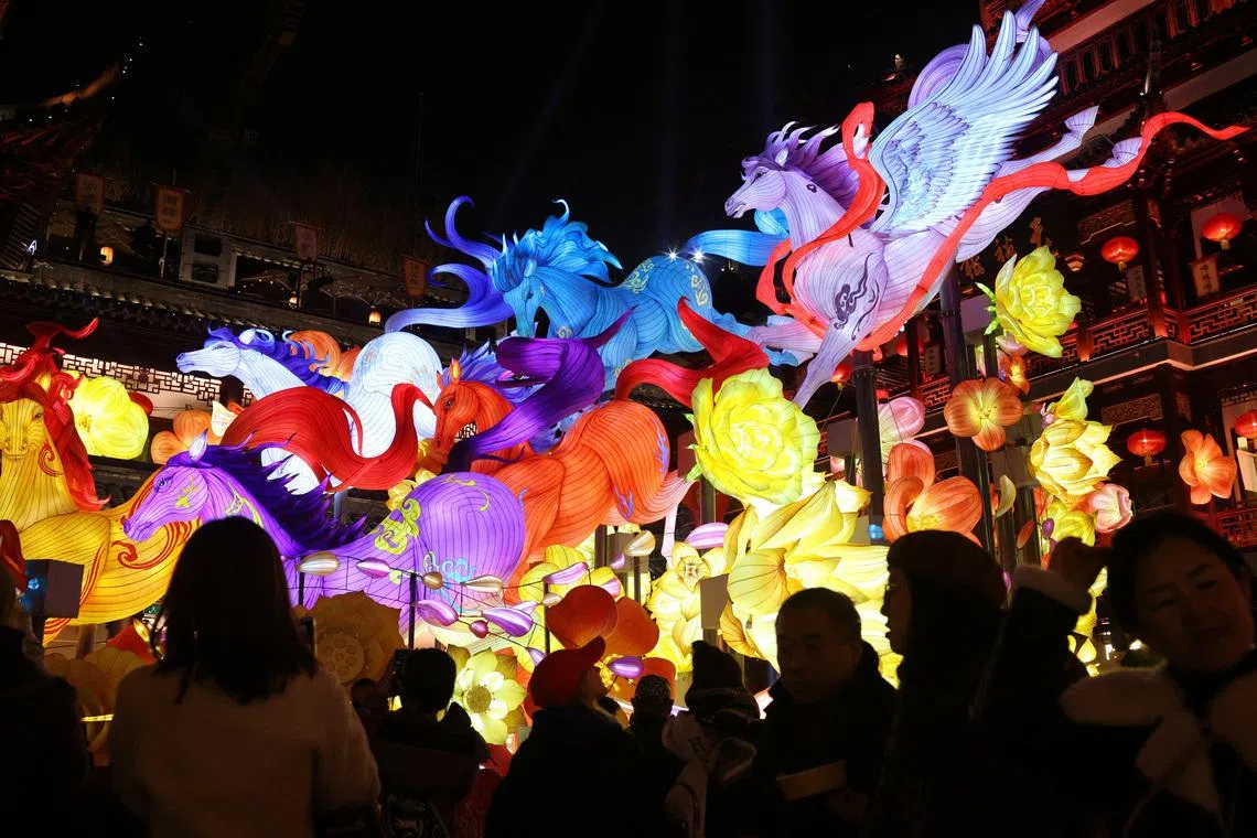 Chinese New Year bowing service in China stokes controversy