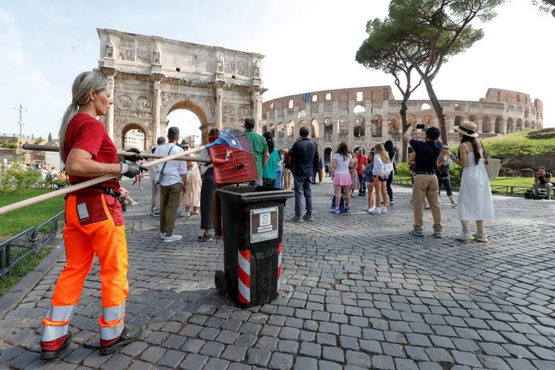 Member of a pest control team cleans up the area around Colosseum to tackle an infestation of rats in Rome, Italy, August 31, 2023. REUTERS/Ciro De Luca