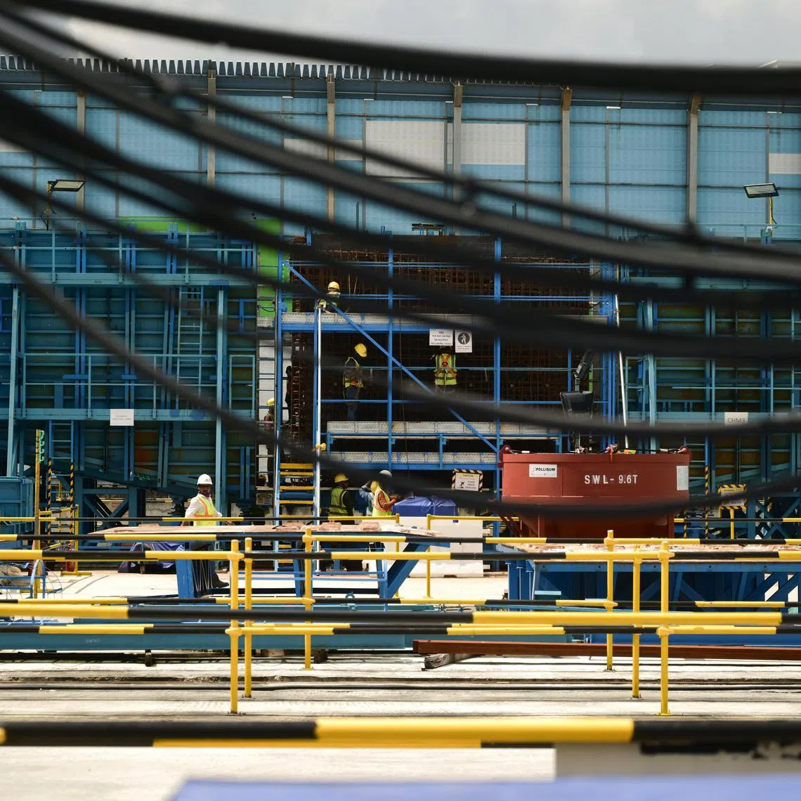 ST20241126_202485500305 elcorridor26 Azmi Athni/Esther Loi//

**EMBARGO THURSDAY 28 NOV**

The pre-cast yard where the components for the North-South Corridor (NSC) Viaduct are being made at Admiralty Lane on Nov 26. 

ST PHOTO: AZMI ATHNI