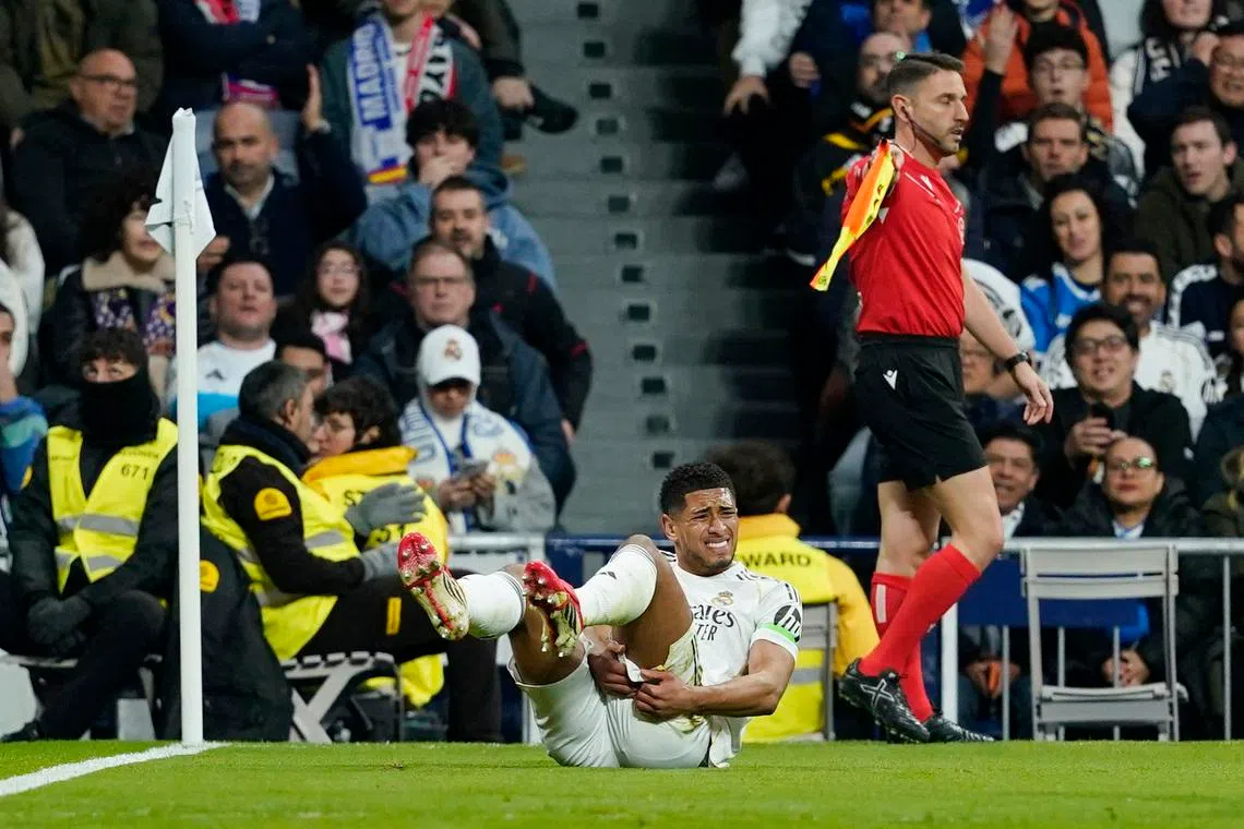 Soccer Football - LaLiga - Real Madrid v Rayo Vallecano - Santiago Bernabeu, Madrid, Spain - February 1, 2026 Real Madrid's Jude Bellingham reacts after sustaining an injury REUTERS/Ana Beltran