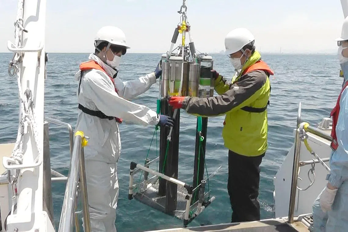 This handout photograph taken on June 6, 2021, shows scientists handling a multiple core sampling device for extracting sediments and sludge, in Beppu Bay, southern Japan. Beneath the seawater in Japan's Beppu Bay lie layers of seemingly unremarkable sediment and sludge that tell the story of how humans have fundamentally altered the world around them. The site is among those being considered for designation as a "golden spike", a location that offers evidence of a new geological era defined by our species: the Anthropocene. (Photo by Handout / DR. MICHINOBU KUWAE-EHIME CENTRE OF MARINE ENVIRONMENTAL STUDIES / AFP) / RESTRICTED TO EDITORIAL USE - MANDATORY CREDIT "AFP PHOTO / DR. MICHINOBU KUWAE-EHIME CENTRE OF MARINE ENVIRONMENTAL STUDIES" - NO MARKETING NO ADVERTISING CAMPAIGNS - DISTRIBUTED AS A SERVICE TO CLIENTS