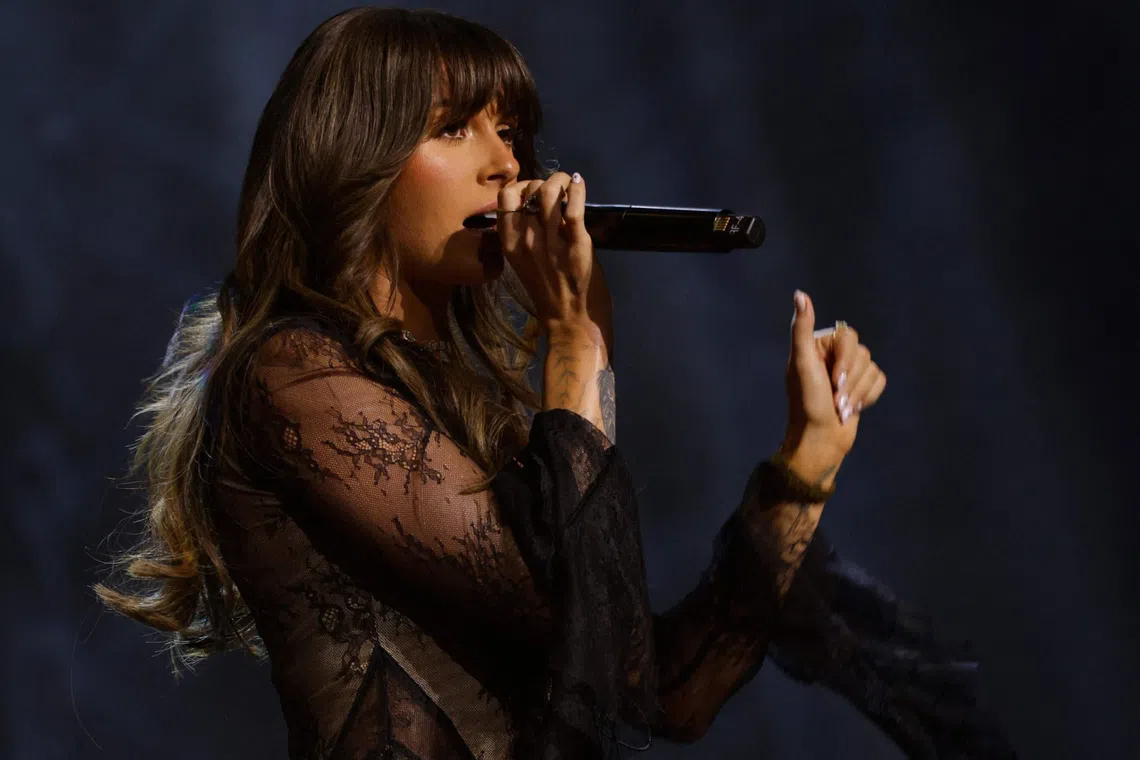 The 27-year-old singer’s old-fashioned country ballad held the No.1 spot on Billboard’s Hot 100 chart for a 23rd week.