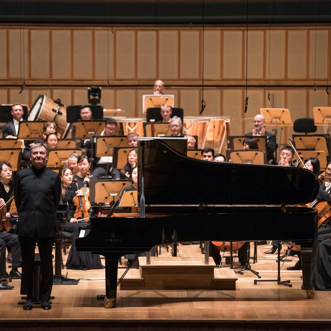 Pianist Stephen Hough and the Singapore Symphony Orchestra brought down the house on November 7 with a scintillating concert. 
