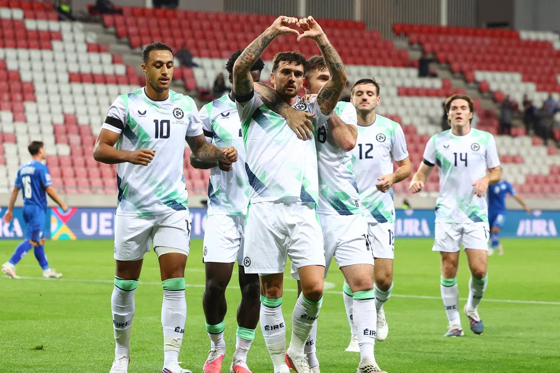 Soccer Football - Nations League - Group B3 - Israel v Republic of Ireland - Nagyerdei Stadion, Debrecen, Hungary - September 27, 2026 Republic of Ireland's Troy Parrott celebrates scoring their first goal with teammates REUTERS/Bernadett Szabo