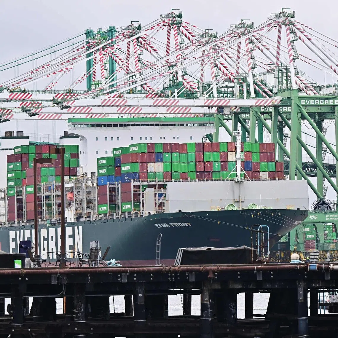 US exports dipped 2.1 per cent to US$310.7 billion, while imports rose 2.8 per cent to US$399.3 billion.