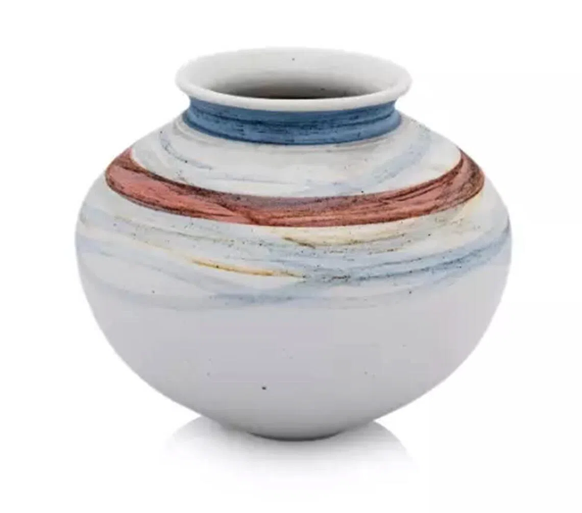 A stoneware vase by master potter and Cultural Medallion recipient Iskandar Jalil sold for $12,350 at the Hotlotz auction.