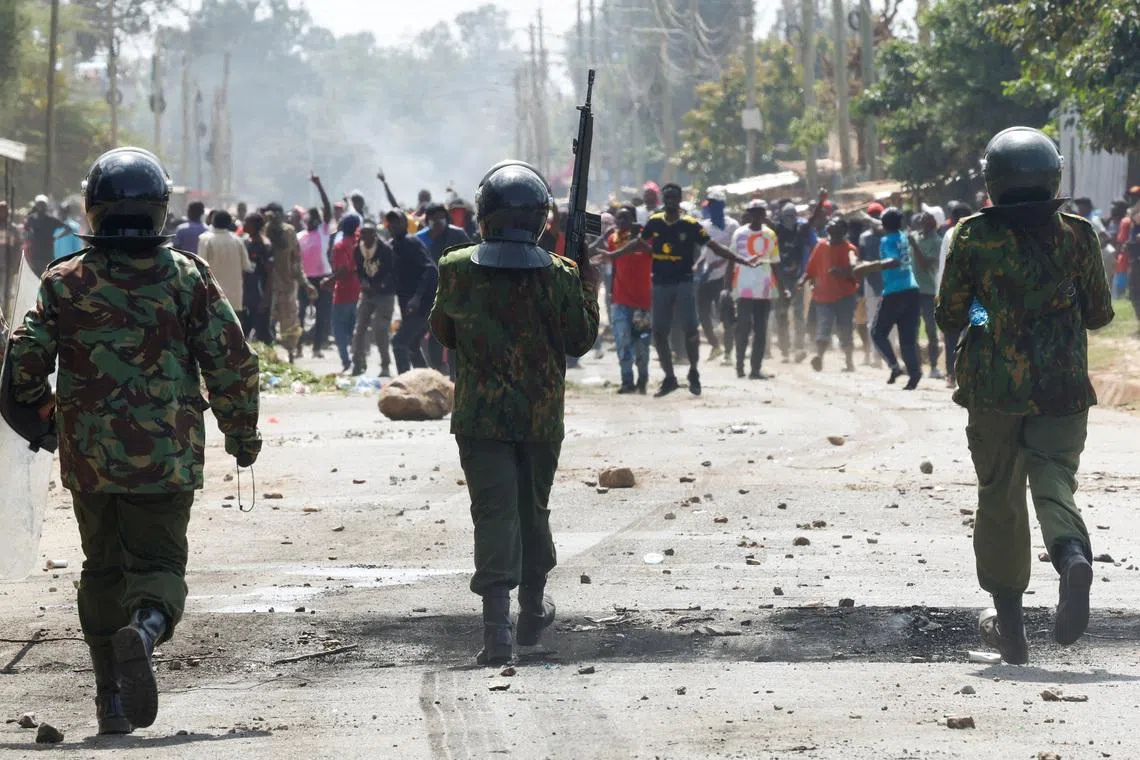FILE PHOTO: Riot police officers disperse demonstrators in a protest against a U.S.-backed Ebola quarantine plan to establish a 50-bed facility at a Kenyan air force base intended to host Americans exposed to Ebola, in Nanyuki town, Laikipia County, Kenya, June 9, 2026. REUTERS/Monicah Mwangi/File Photo