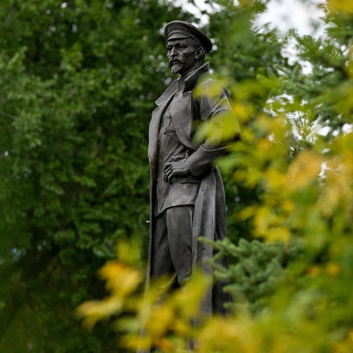 FILE PHOTO: A new statue of Felix Dzerzhinsky nicknamed \"Iron Felix\", a Soviet revolutionary who founded the Soviet secret police following the 1917 Bolshevik Revolution, rises above a public garden the day after an unveiling ceremony marking Dzerzhinsky's birthday anniversary in Omsk, Russia, September 12, 2025. REUTERS/Alexey Malgavko/File Photo