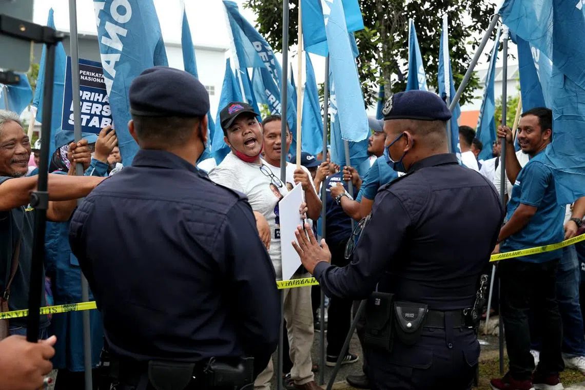 A rowdy PN supporter is told by a Royal Malaysia Police to take his jeering several notches down. The PN supporters number about 2,000 according to party organisers, while BN supporters number over 1,500, an organiser said. These two groups are separated by a cordon about 2m apart. Meanwhile PH supporters number about 30.
