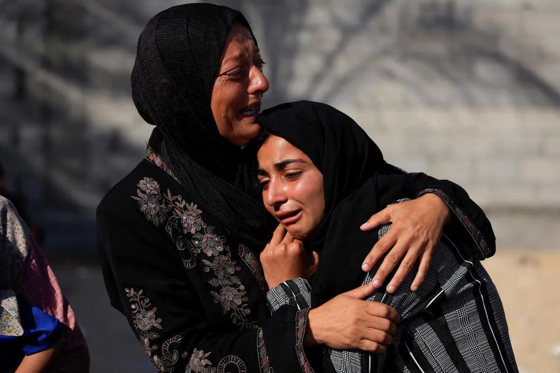Mourners react during the funeral of Palestinians killed in an overnight Israeli strike on a tent, according to Gaza's health ministry, at Nasser Hospital in Khan Younis, southern Gaza Strip, June 29, 2025. REUTERS/Hatem Khaled
