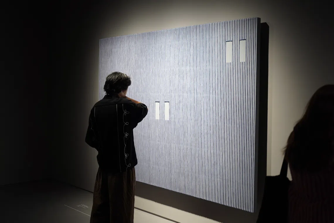 Park Seo-bo presses pencil into hanji to create ridges.