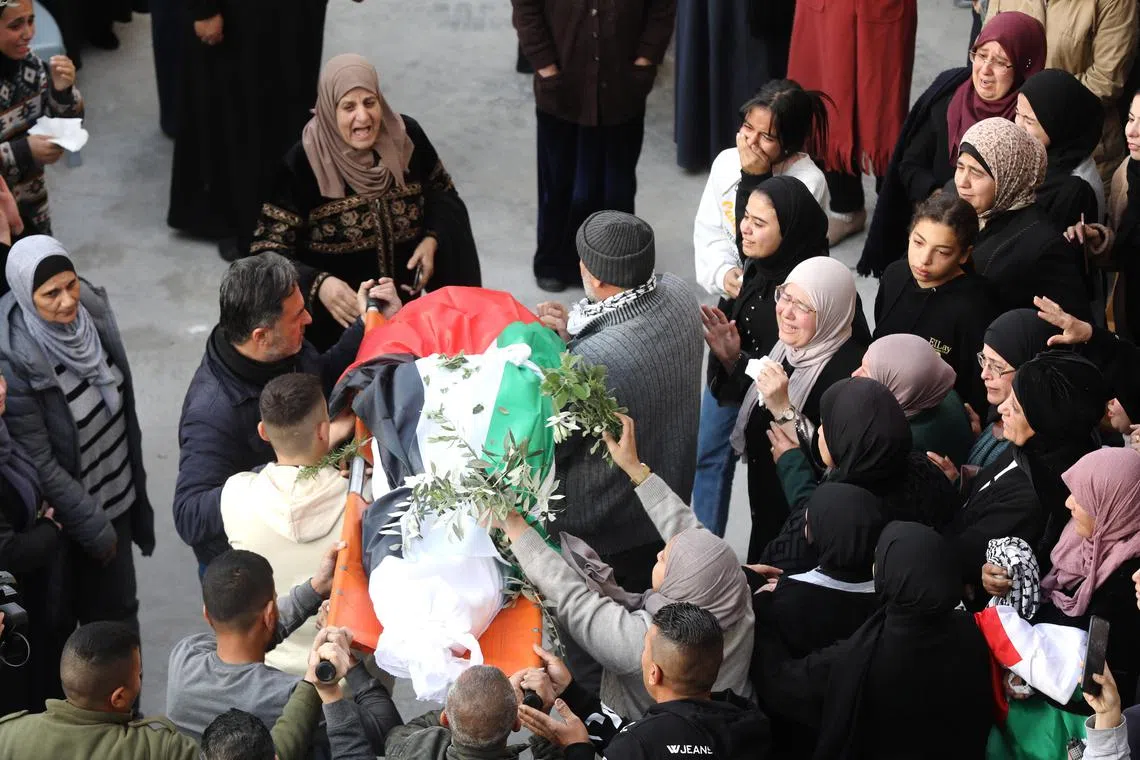 Soldiers hit the girl unintentionally as they returned fire at armed gunmen on a rooftop. 