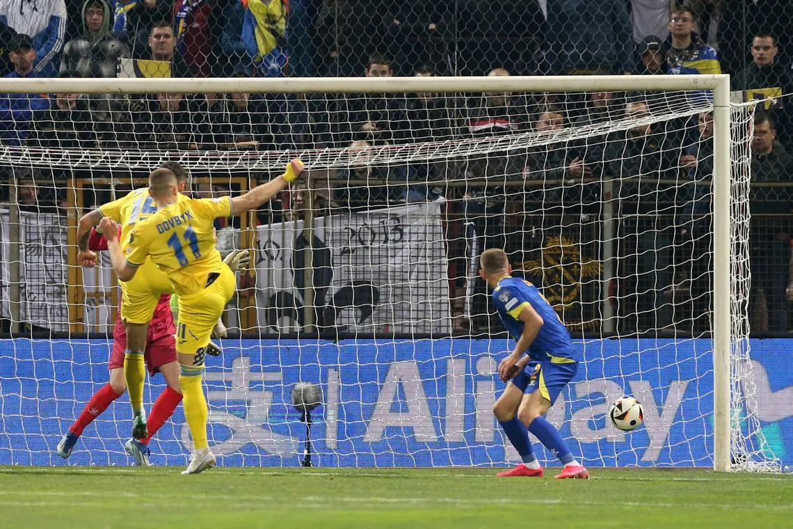 Soccer Football - Euro 2024 Qualifier - Play-Off - Bosnia and Herzegovina v Ukraine - Bilino Polje, Zenica, Bosnia and Herzegovina - March 21, 2024 Ukraine's Artem Dovbyk scores their second goal REUTERS/Amel Emric