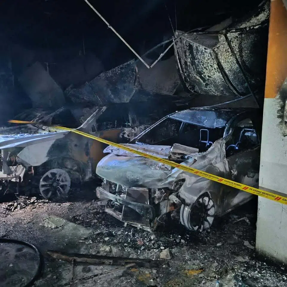 The blaze originated from a sport utility vehicle (SUV) before spreading to nearby vehicles.