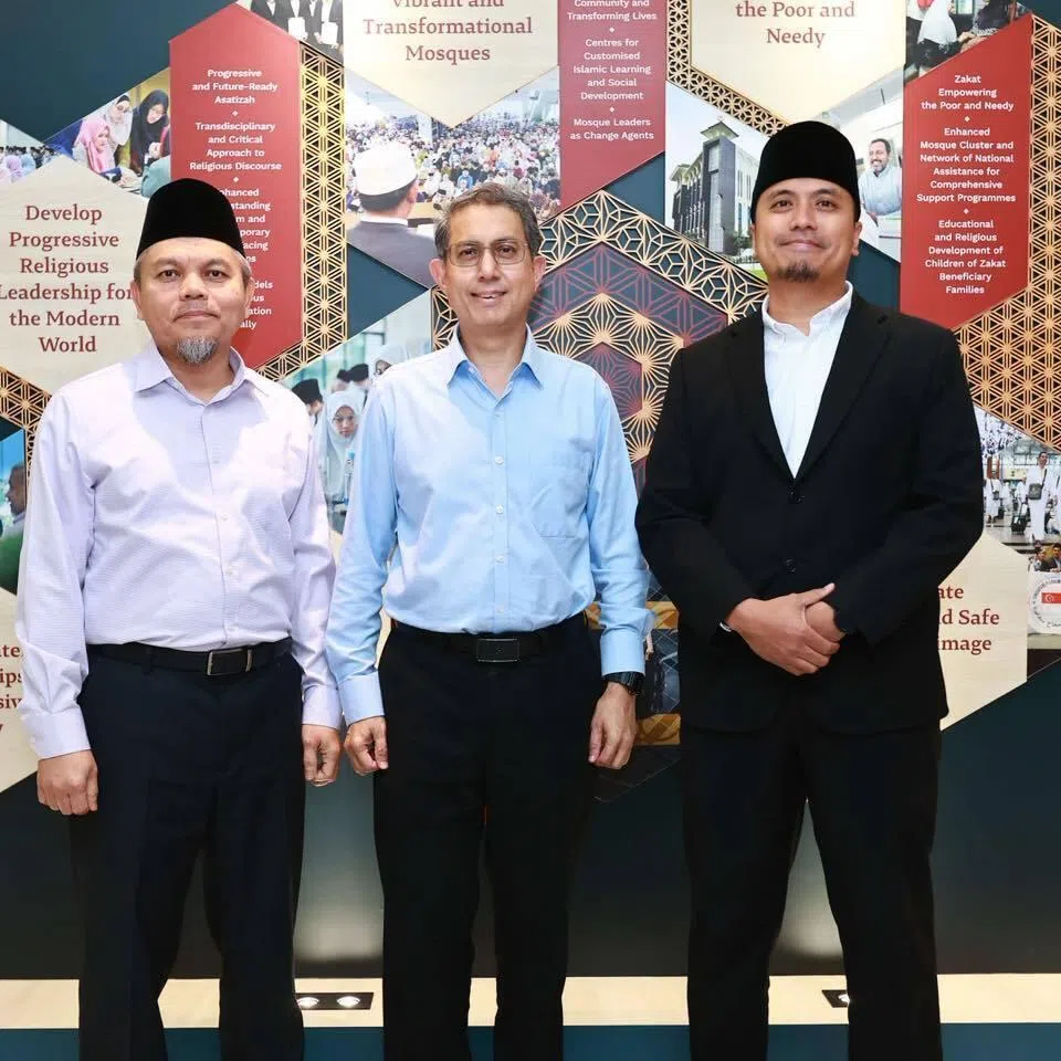 Acting Minister-in-Charge of Muslim Affairs Faishal Ibrahim (centre) thanked the outgoing Ustaz Nor Razak (left) for his service and said he looked forward to working with the incoming Ustaz Syakir Pasuni.