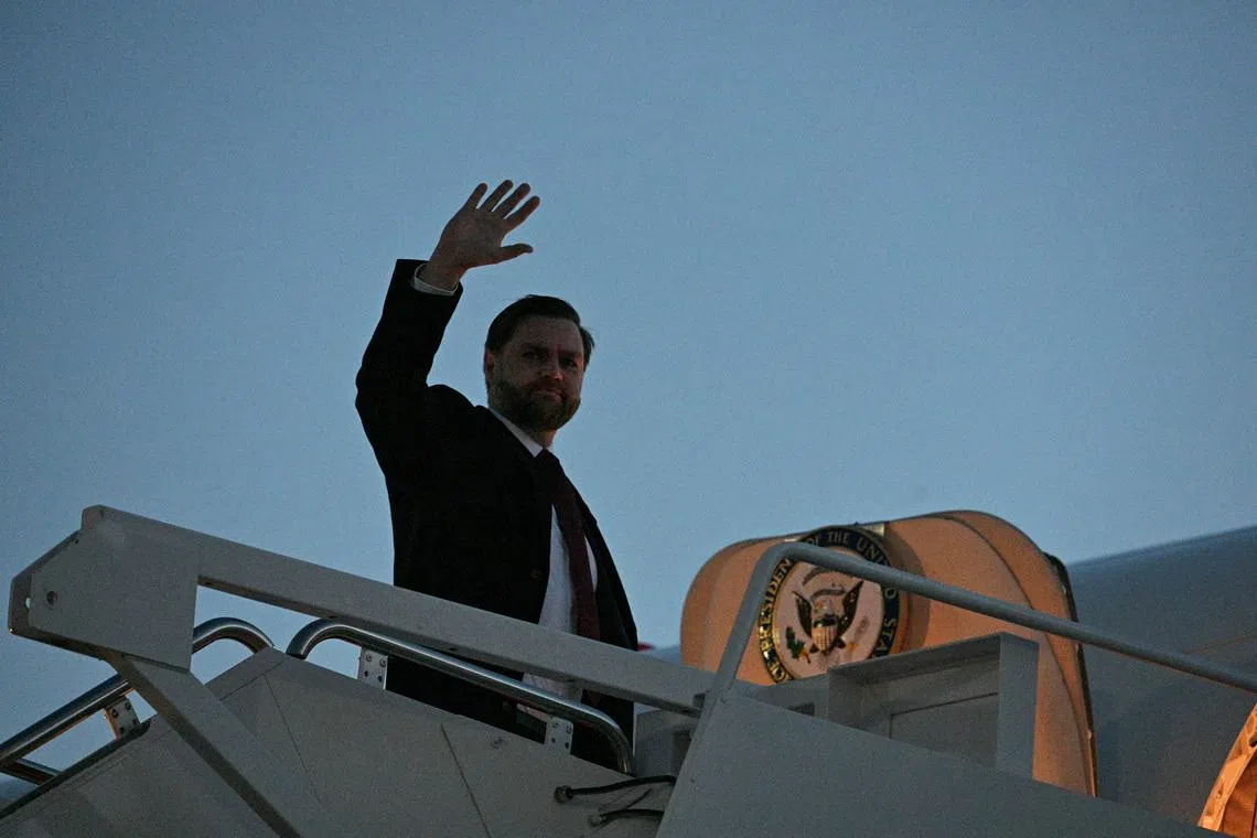 وطن نيوز – يتوجه فانس إلى مينيابوليس وسط توتر بشأن حملة ICE