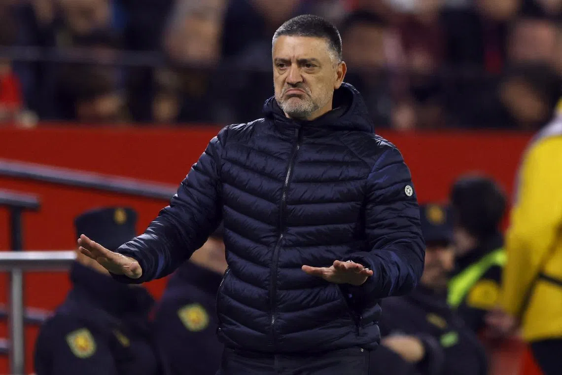 Soccer Football - LaLiga - Sevilla v FC Barcelona - Ramon Sanchez Pizjuan, Seville, Spain - February 9, 2025  Sevilla coach Garcia Pimienta REUTERS/Marcelo Del Pozo