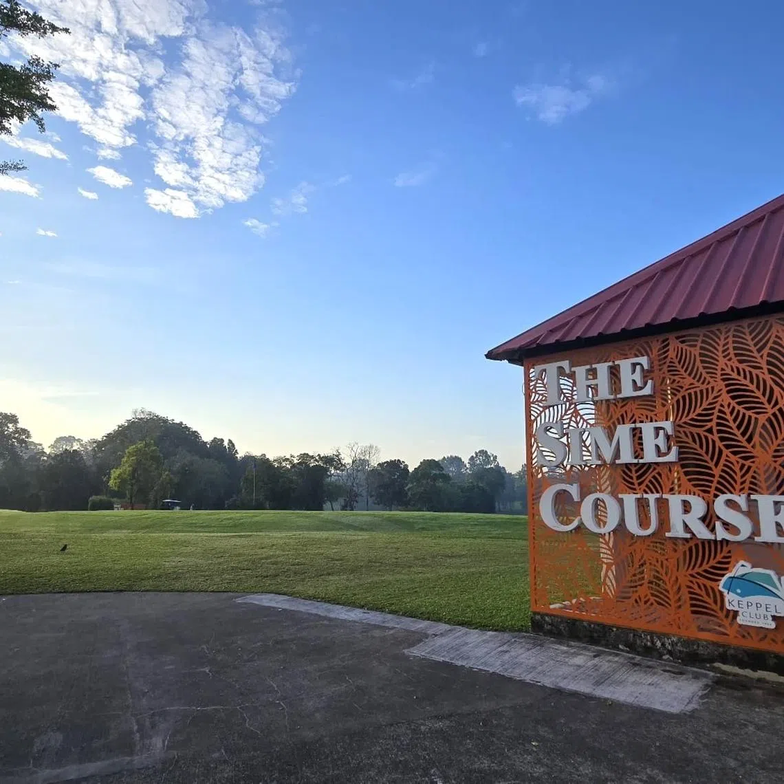 Greeting golfers at Keppel Club’s first hole at Sime is a new shed that adds vibrancy to the par-four backdrop.
