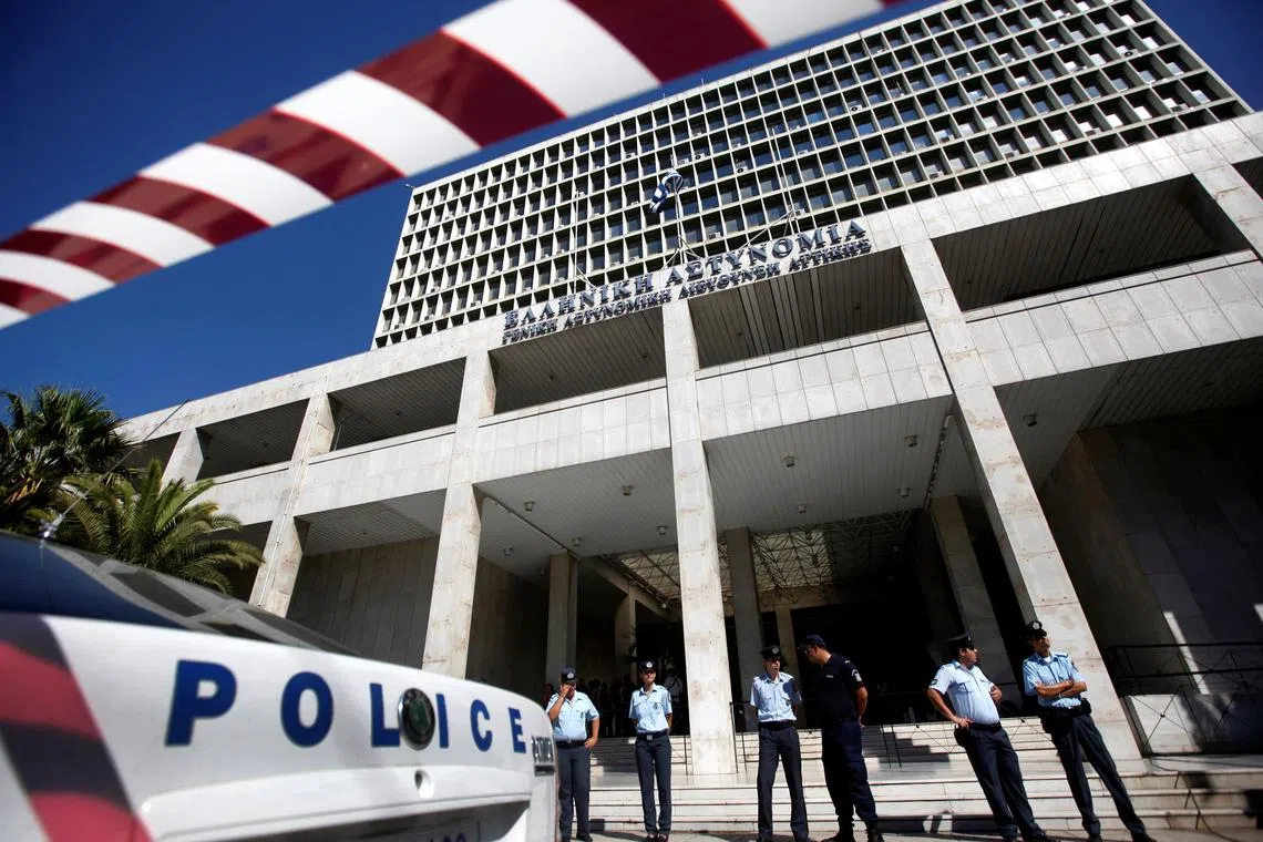 FILE PHOTO: Police officers stand guard outside the Greek police headquarters in Athens September 28, 2013. REUTERS/Giorgos Moutafis/File Photo