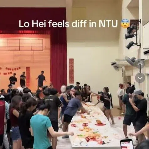 Yusheng can be seen scattered on the ground, tables and on the students’ heads.