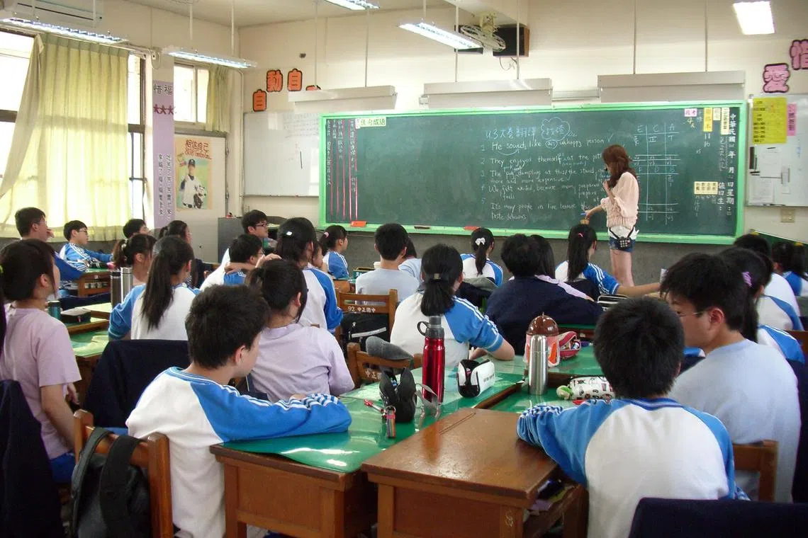 Union of Private School Educators chair Wu Chun-chung told Central News Agency that the nation’s declining birth rate will affect high schools by 2025.