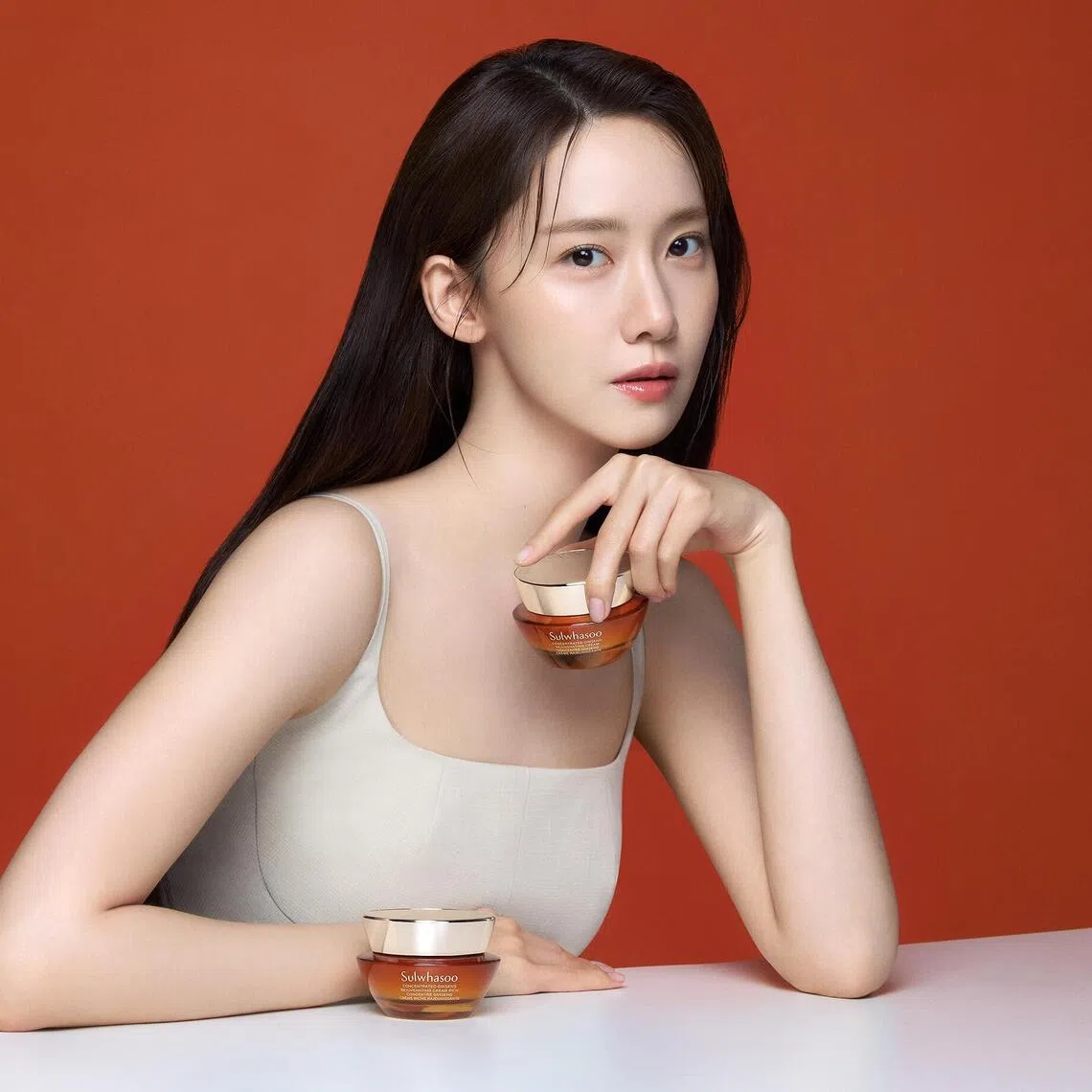 K-pop singer and actress Yoona with Sulwhasoo’s Concentrated Ginseng Rejuvenating Cream.