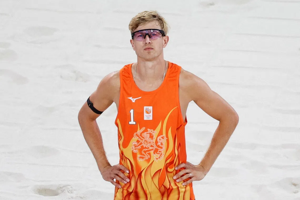 Paris 2024 Olympics - Beach Volleyball - Men's Round of 16 Match - Brazil vs Netherlands (Evandro/Arthur vs van de Velde/Immers) - Eiffel Tower Stadium, Paris, France - August 04, 2024. Steven van de Velde of Netherlands looks on. REUTERS/Louisa Gouliamaki