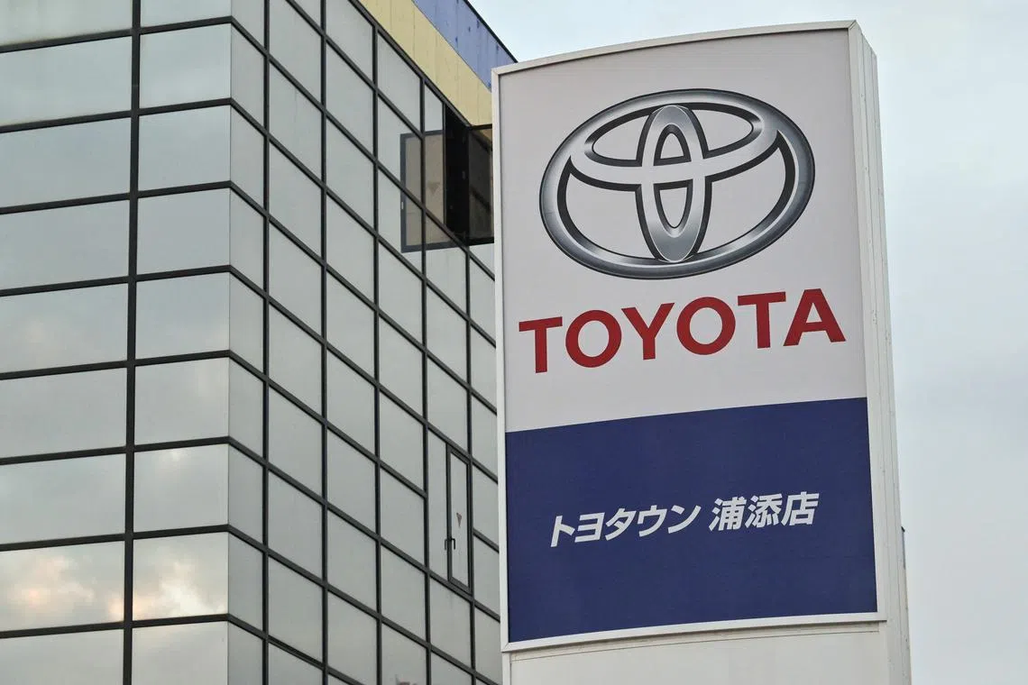 Toyota raised its full-year operating profit forecast by nearly 9 per cent, after higher sales volumes and a weaker yen boosted its third-quarter results.