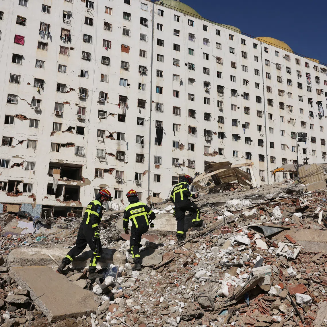 FILE PHOTO: Members of the Slovakian rescue team, accompanied by a search-and-rescue dog, takes part in rescue efforts at a collapsed building in the Mision Vivienda government residential complex, in the aftermath of the June 24 earthquakes, in Los Cocos, in La Guaira state, Venezuela, July 1,  2026. REUTERS/Leonardo Fernandez Viloria/File Photo