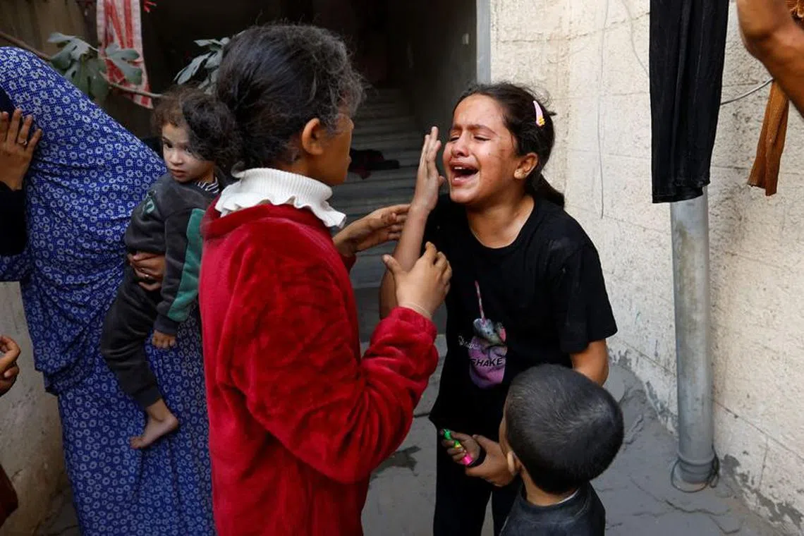 Palestinian children react after an Israeli strike on a house, amid the ongoing conflict between Israel and Palestinian Islamist group Hamas, in Khan Younis in the southern Gaza Strip November 18, 2023. REUTERS/Ibraheem Abu Mustafa/ File Photo
