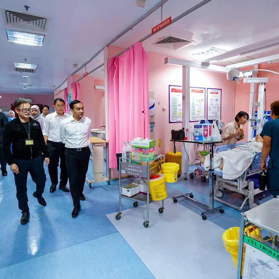 Johor Menteri Besar Onn Hafiz Ghazi (front right) during a visit to a government hospital on July 14.