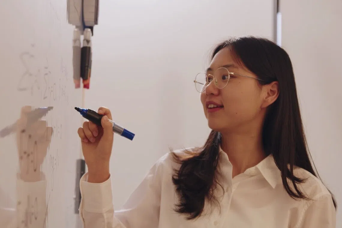 Zhao Yuxuan writing on a board