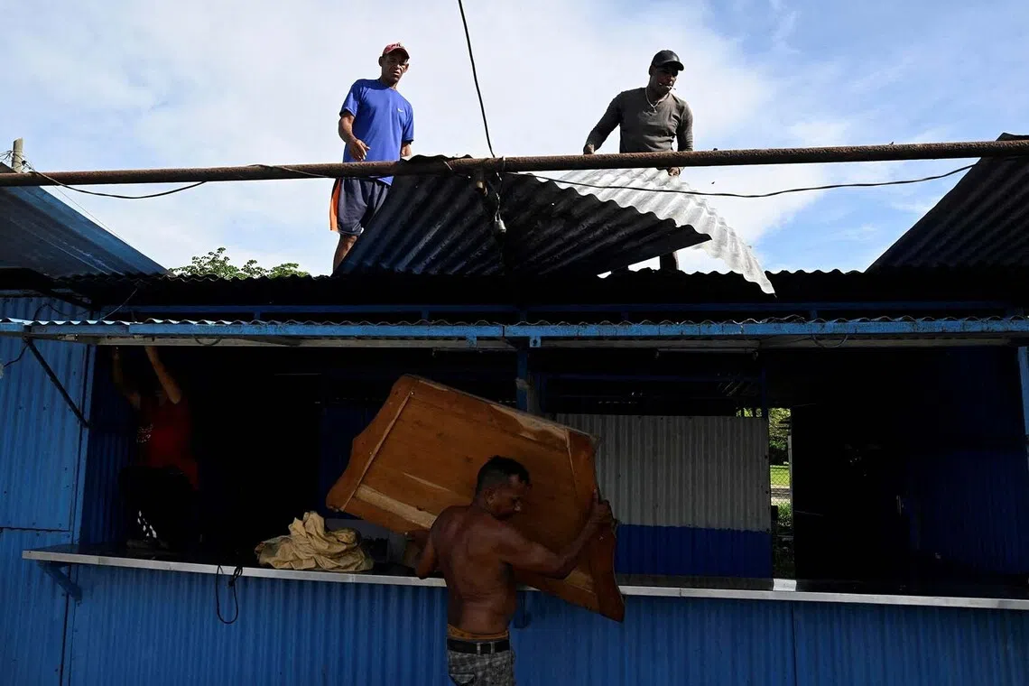 People prepare for the arrival of Hurricane Melissa in Havana, Cuba, October 27, 2025. REUTERS/Norlys Perez TPX IMAGES OF THE DAY