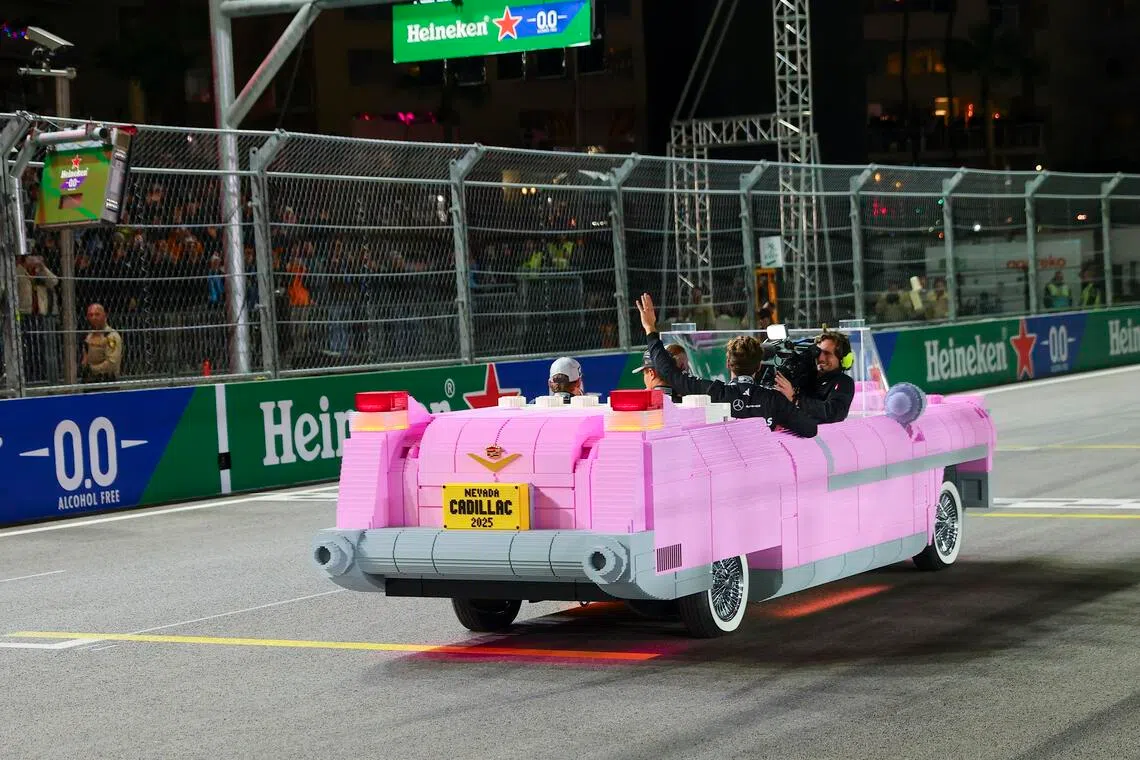 epa12543690 Race winner Red Bull Racing driver Max Verstappen of Netherlands, second place McLaren driver Lando Norris of Britain and third place Mercedes driver George Russell of Britain ride to post race interviews in a pink Lego Cadillac following the Formula One Las Vegas Grand Prix on the Las Vegas Strip Circuit, in Las Vegas, Nevada, USA, 22 November 2025.  EPA/CRISTOBAL HERRERA-ULASHKEVICH
