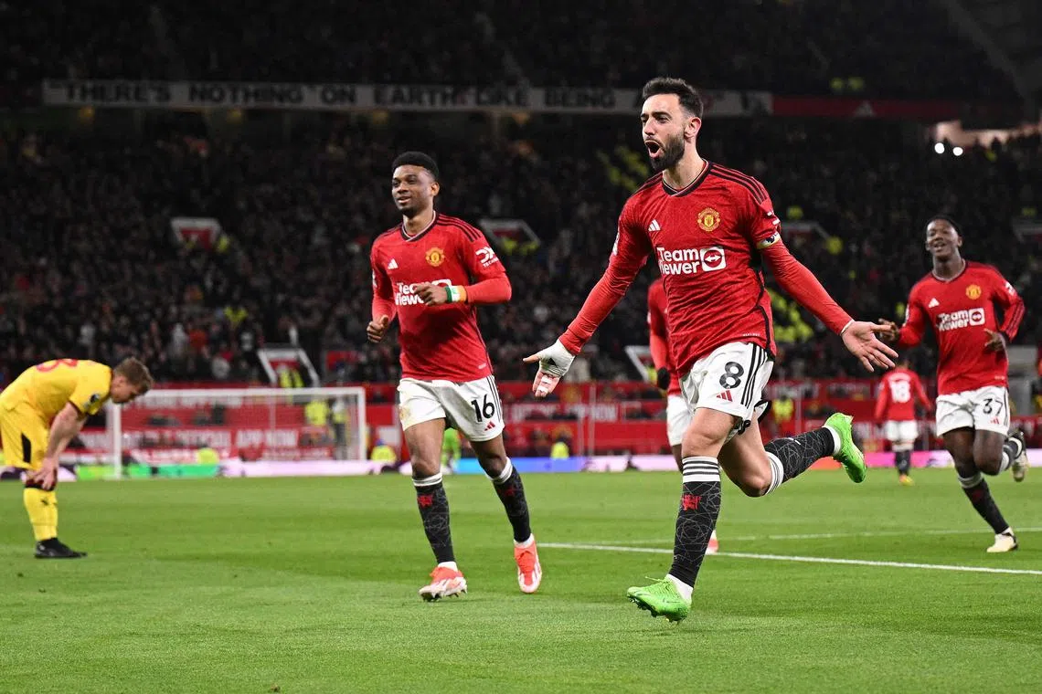 Manchester United midfielder Bruno Fernandes celebrates scoring his team's third goal.
