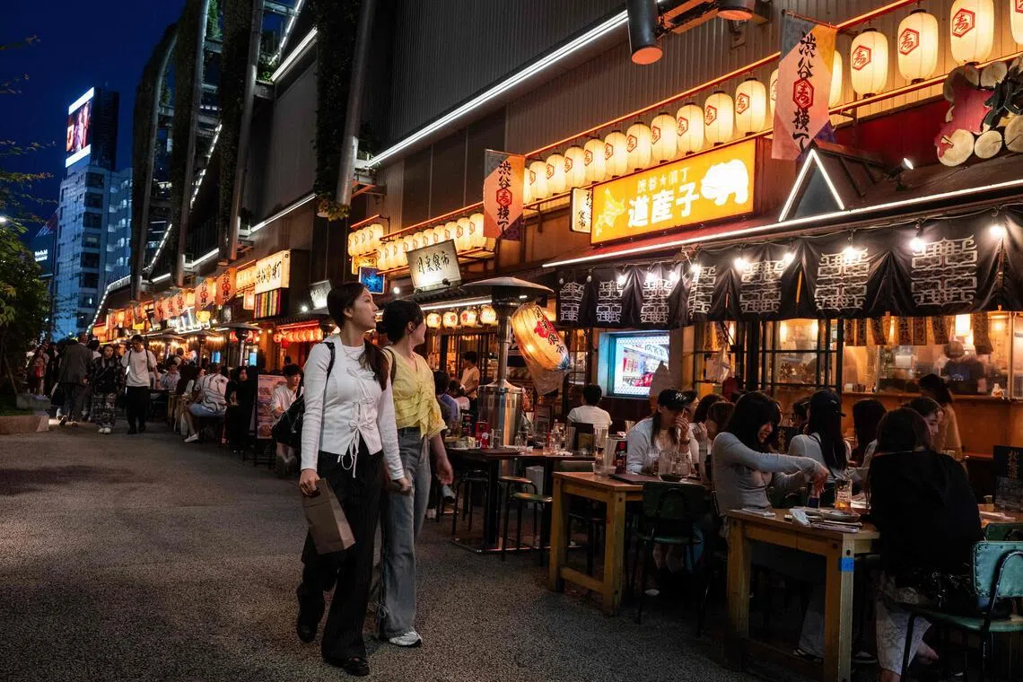 China travel agencies resume Japan group tours, some later halt sales