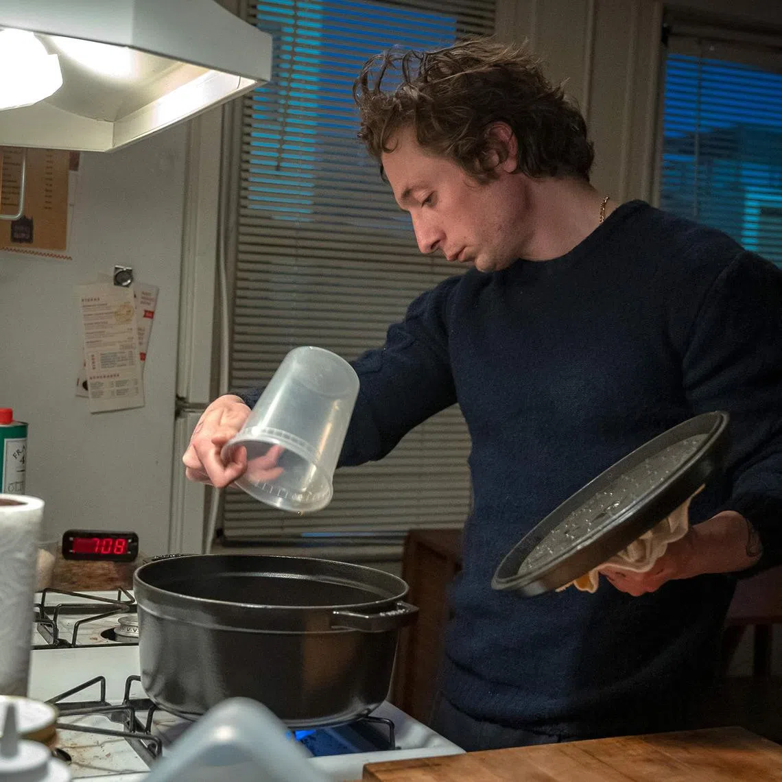 jasneaks05 - Jeremy Allen White in The Bear 2


Source/copyright: Disney+