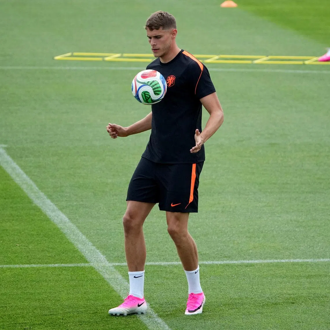Tottenham defender Micky van de Ven believes that new manager Roberto de Zerbi has brought a lot of good energy to the team who struggled to avoid relegation last season.