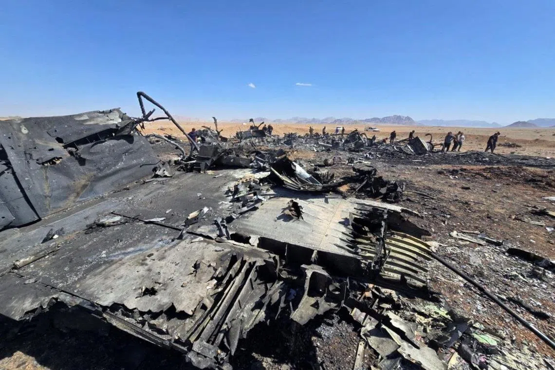 An image obtained from social media showing the burned-out wreckage of an American aircraft and a helicopter rotor in Isfahan, Iran.