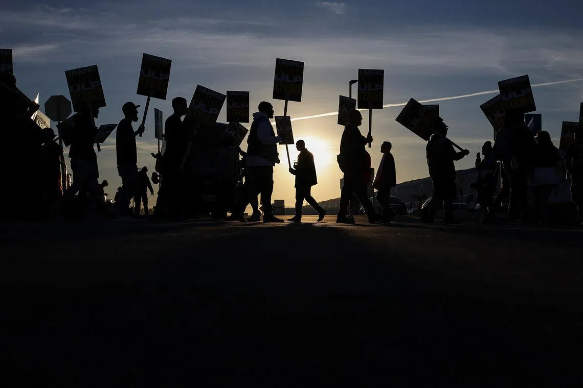 Striking workers picket outside of the Amazon DAX5 warehouse, in City of Industry, California, U.S., December 19, 2024. REUTERS/Daniel Cole TPX IMAGES OF THE DAY