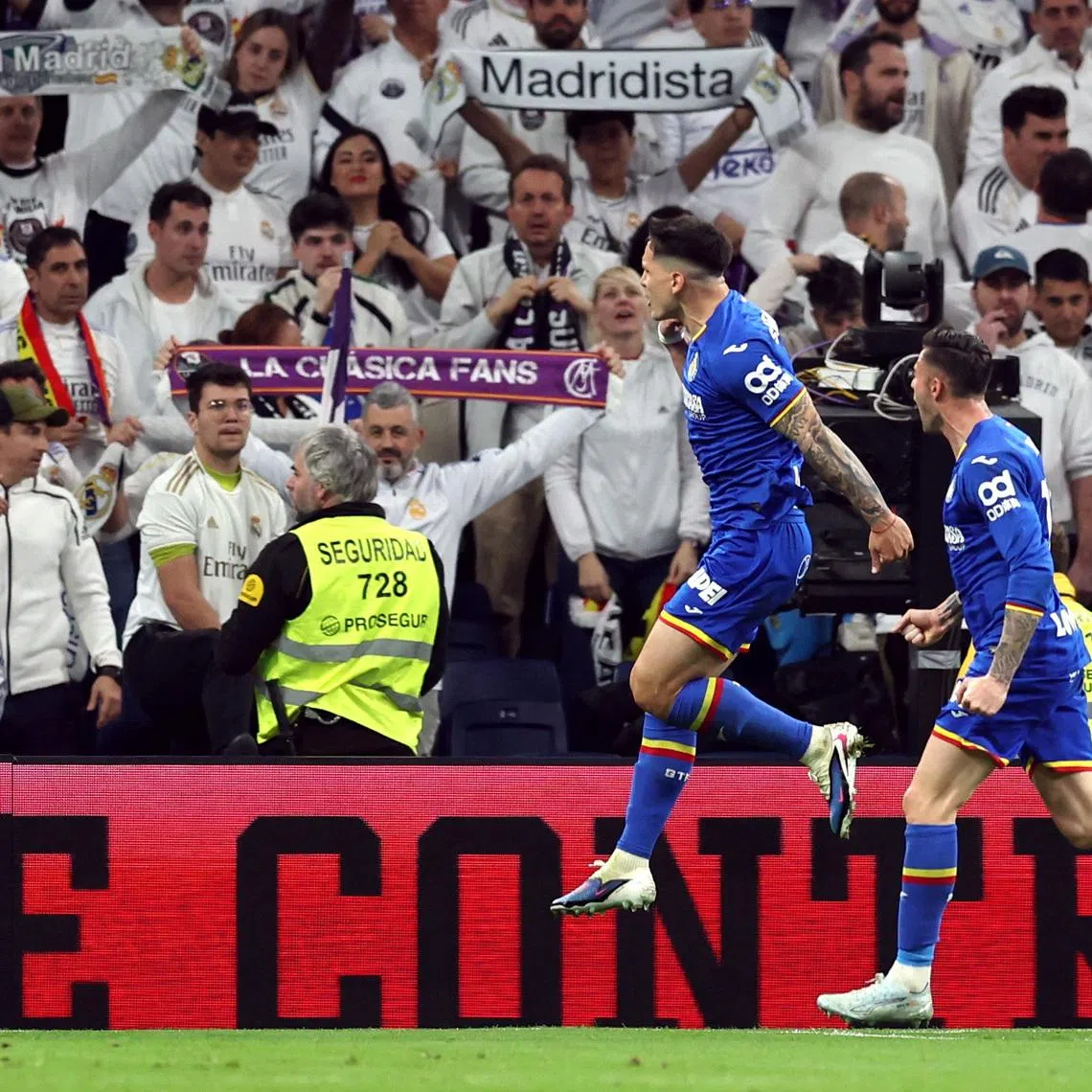 Soccer Football - LaLiga - Real Madrid v Getafe - Santiago Bernabeu, Madrid, Spain - March 2, 2026 Getafe's Martin Satriano celebrates scoring their first goal with Diego Rico REUTERS/Violeta Santos Moura