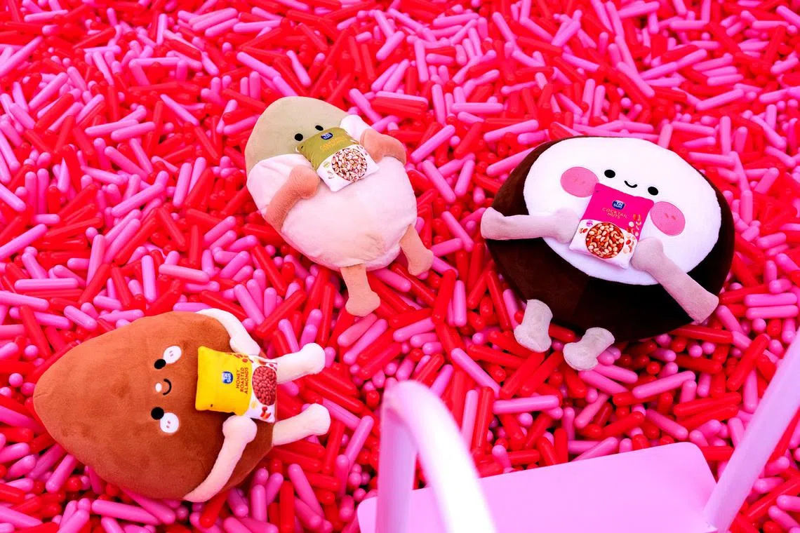 eqmerch23 - Tai Sun Plushies at MOIC.

Source and copyright: Tai Sun
Condition: Free
Float: SUNLIFE