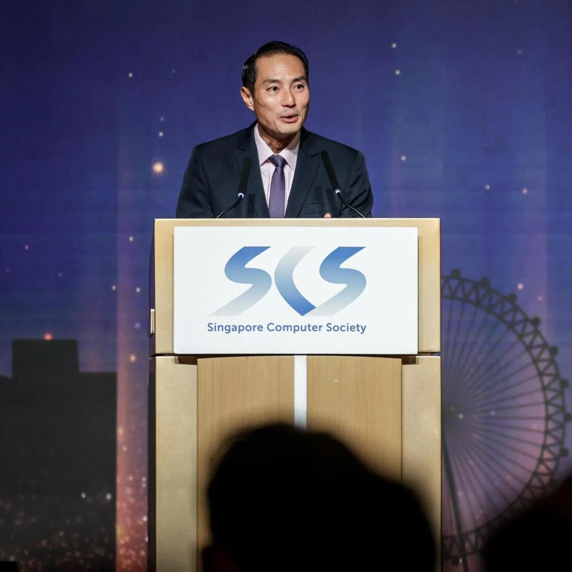CMG20260508-YeapCT03/叶振忠/卢慧菁/Honouring the leaders and teams driving innovation at the Tech Leader Awards 2026 [Hotel Shangri-La Singapore Island Ballroom, Lobby Level 22 Orange Grove Road, Singapore 258350]
Caption:
Senior Minister of State, Ministry of Digital Development and Information Tan Kiat How speaking at the Tech Leader Awards 2026 held at Shangri-La Hotel on 8 May 2026.