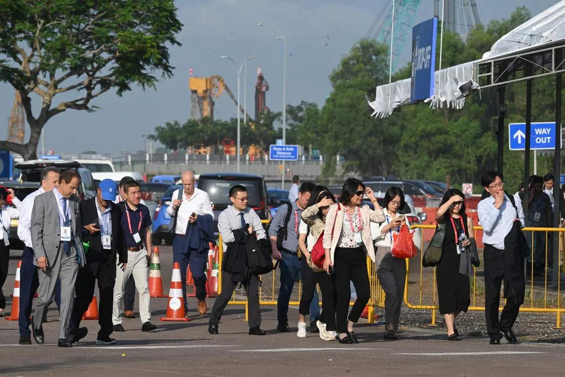 ST20240222_202402065181 eltraffic22 Azmi Athni/Esther Loi//

Crowds turning up at the Singapore Airshow 2024 on Feb 22.

ST PHOTO: AZMI ATHNI