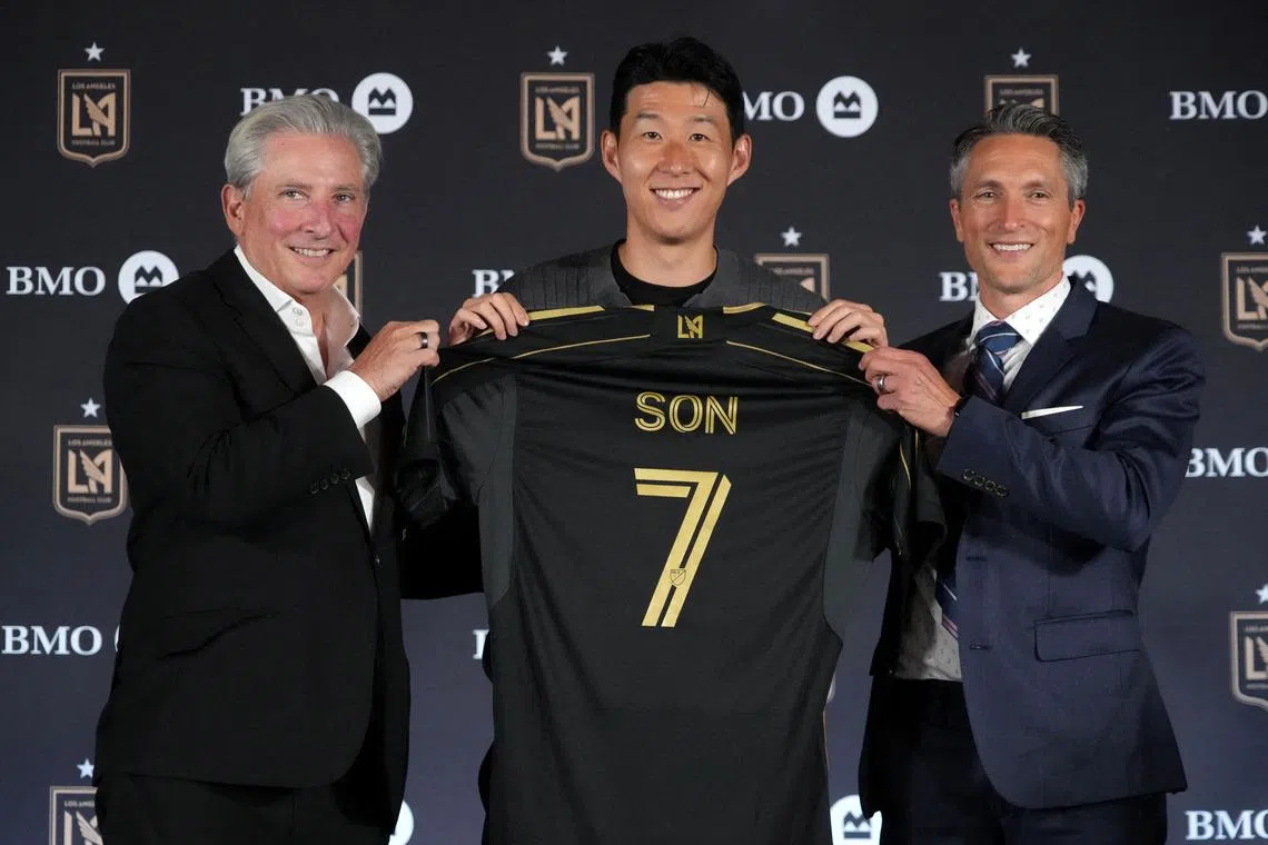 Son Heung-min poses with LAFC lead managing owner Bennett Rosenthal (left) and general manager John Thorrington.