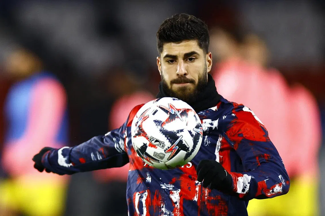 FILE PHOTO: Soccer Football - Ligue 1 - Paris St Germain v Toulouse - Parc des Princes, Paris, France - November 22, 2024 Paris St Germain's Marco Asensio during the warm up before the match REUTERS/Abdul Saboor/File Photo
