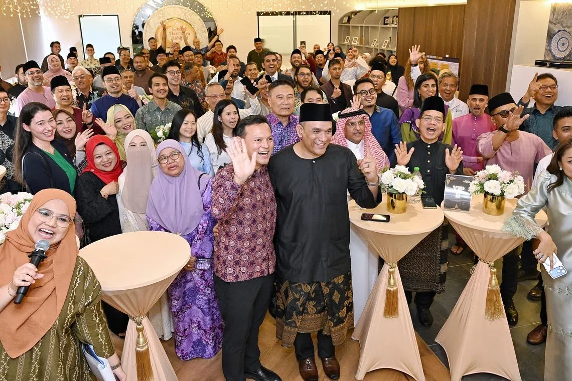 The Singapore Malay Chamber of Commerce and Industry (SMCCI) is pleased to invite you and your crew to Makan & Mesra Raya. This year’s event is particularly significant as it will also mark the grand opening of SMCCI’s 2nd office at Grantral Mall. The new space has been designed as a collaborative hub to support events, hot desking, and product showcases, reflecting SMCCI’s continued commitment to creating more opportunities for connection, business growth, and community engagement.