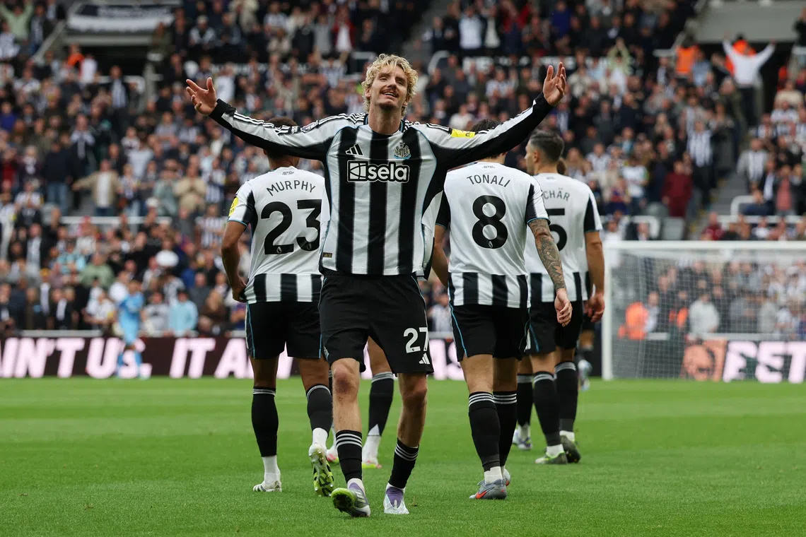 Soccer Football - Premier League - Newcastle United v Wolverhampton Wanderers - St James' Park, Newcastle, Britain - September 13, 2025 Newcastle United'sNick Woltemade celebrates scoring their first goal REUTERS/Scott Heppell