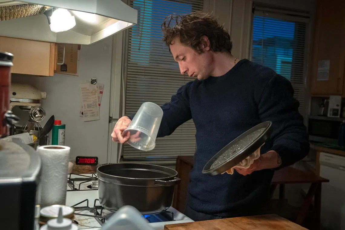 jasneaks05 - Jeremy Allen White in The Bear 2


Source/copyright: Disney+